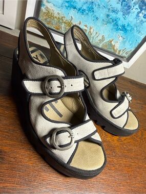 Fly London “Bara” Wedges Open-Toe Suede Sandals in Light Gray EU 38 US 7.5-8